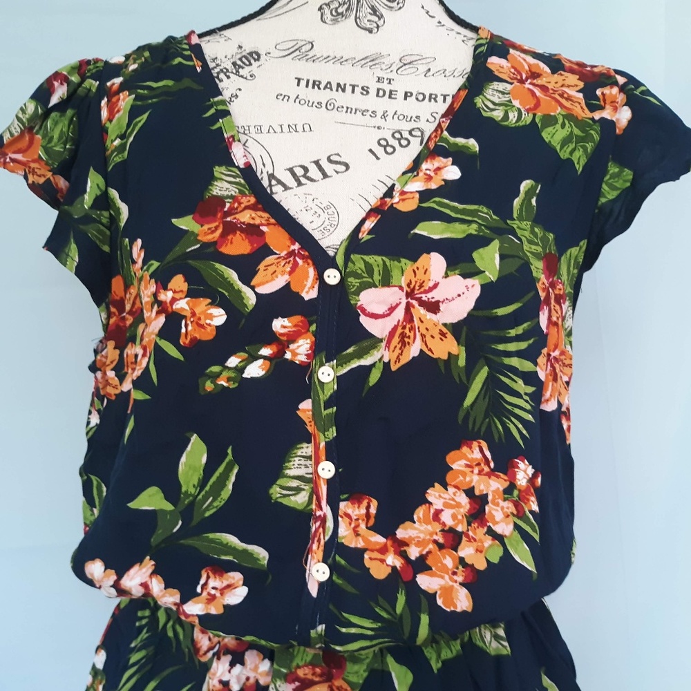 SOLD NWT FLORAL TOP by AMBIANCE - Picture 2 of 5